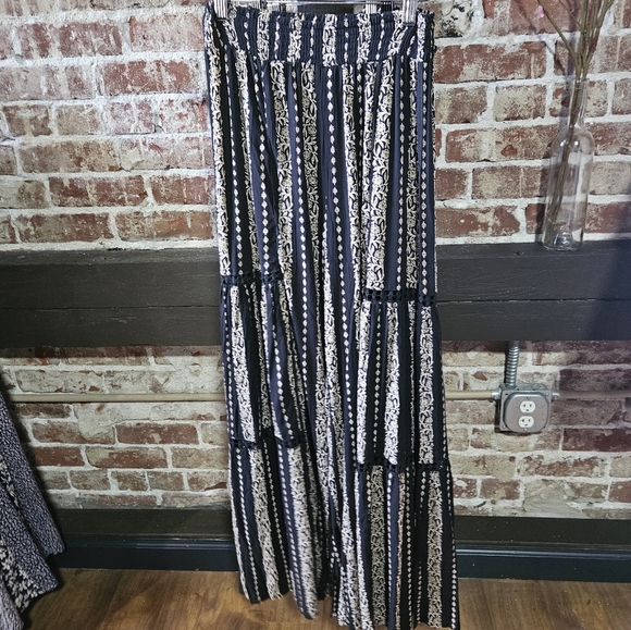 Angie Wide leg tiered flare leg pant with lace trim - Picture 2 of 8